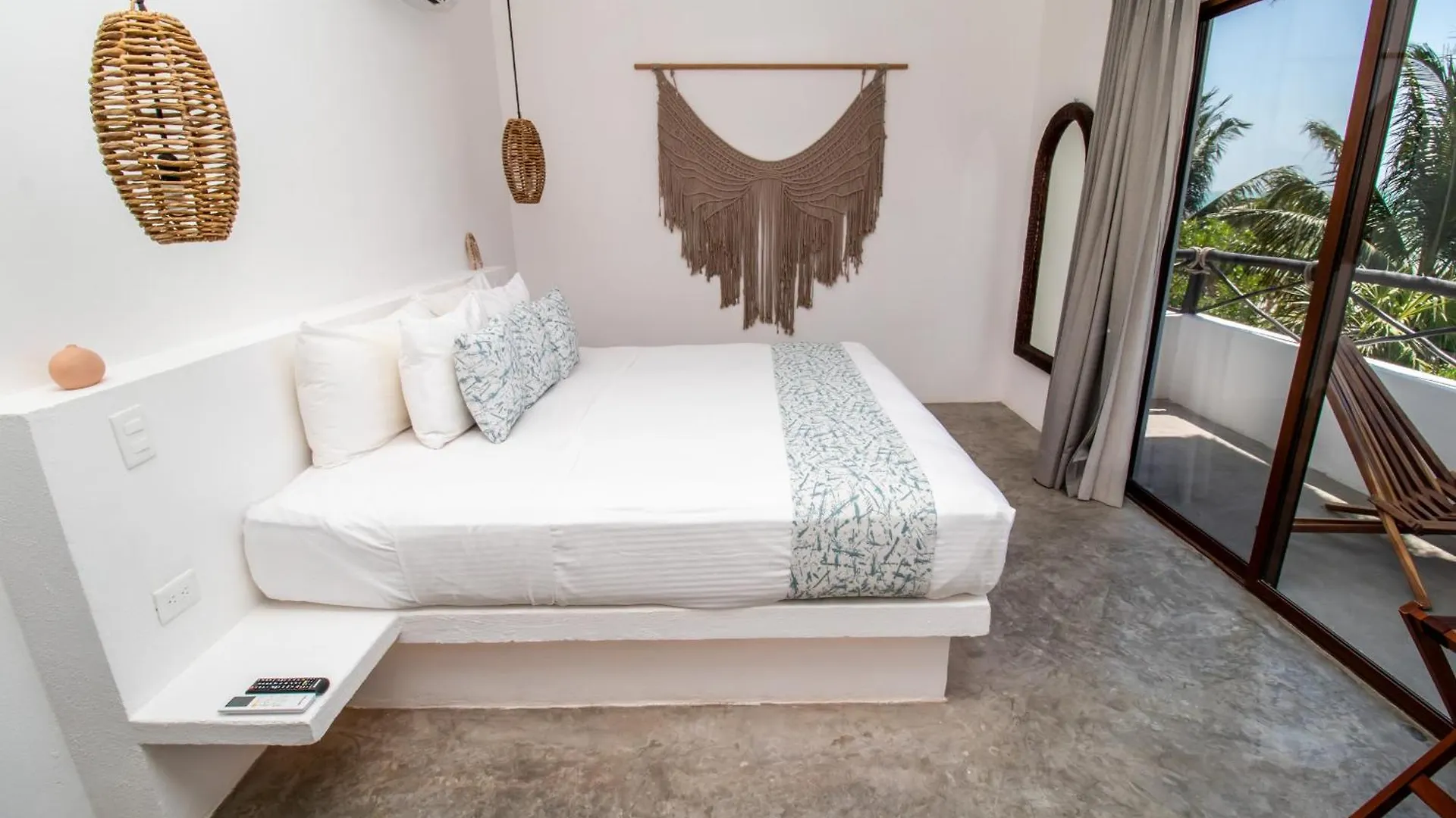 Hau Holbox, Oceanfront Boutique Hotel