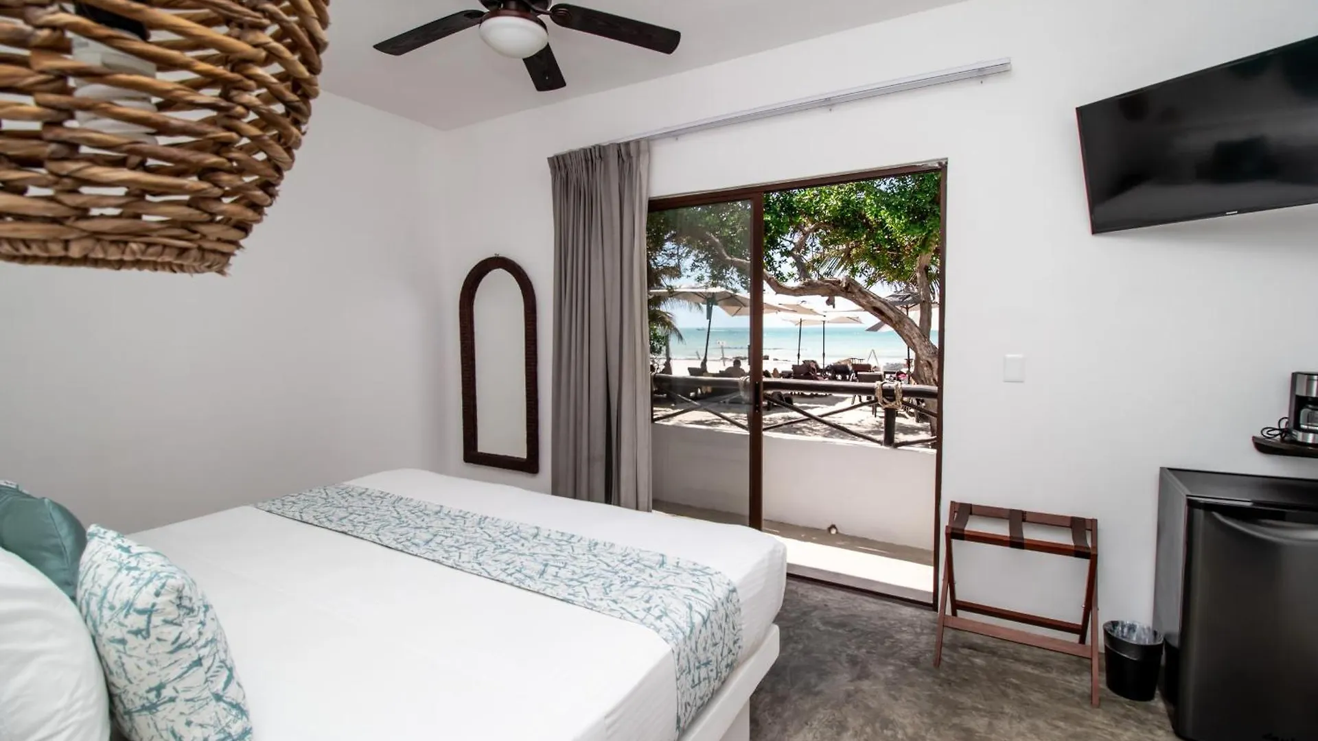 Hau Holbox, Oceanfront Boutique Hotel