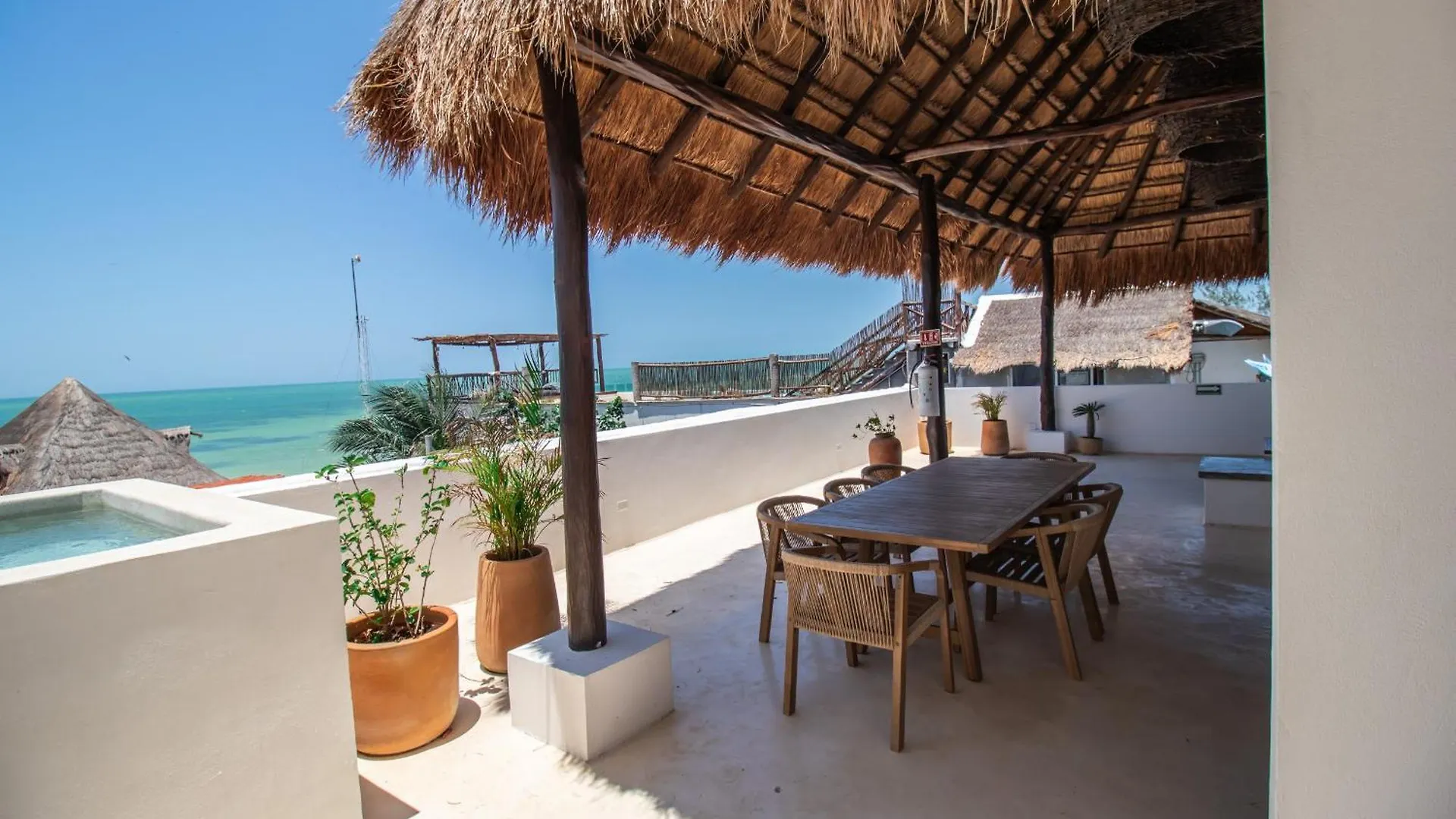 Hau Holbox, Oceanfront Boutique Hotel 4*,